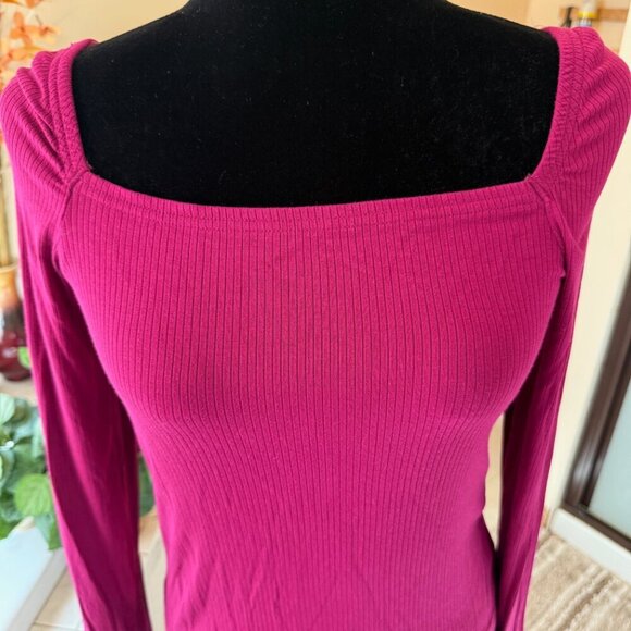 Banana Republic Hot Pink Sweater - Picture 5 of 6